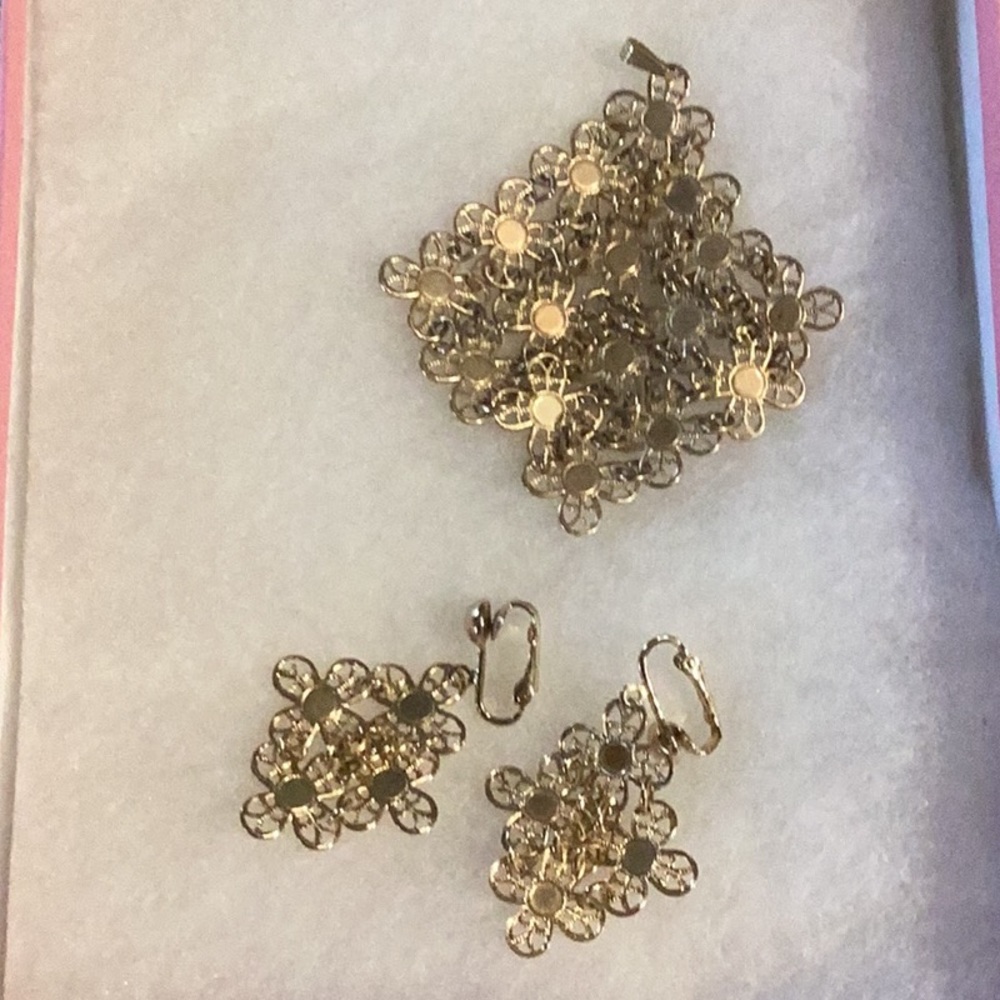 Golden pendant and matching earrings